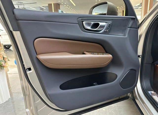 
								Volvo XC60, 2022 full									