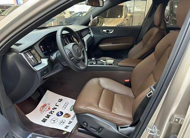 
								Volvo XC60, 2022 full									