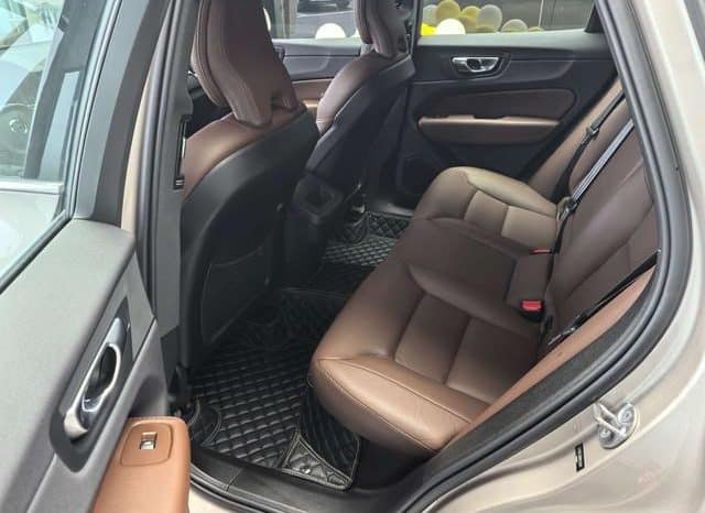 
								Volvo XC60, 2023 full									