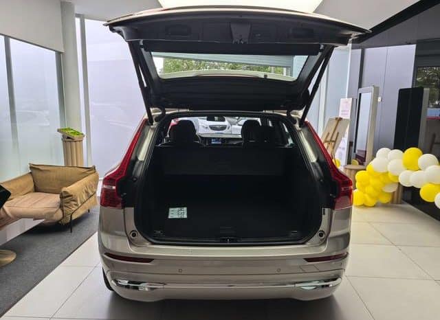 
								Volvo XC60, 2023 full									