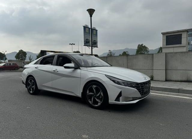 
								Hyundai Elantra (VII), 2023 full									