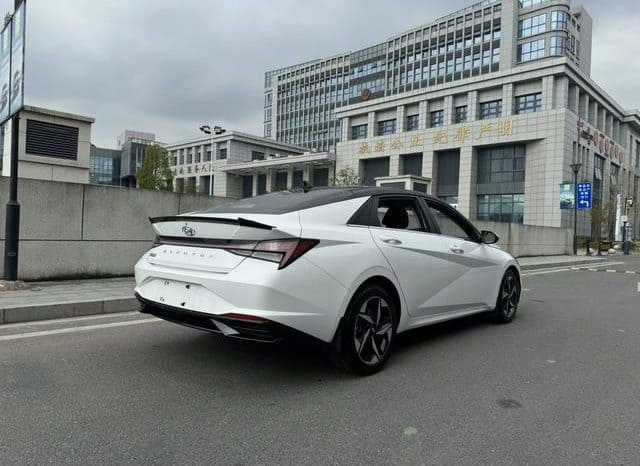 
								Hyundai Elantra (VII), 2023 full									
