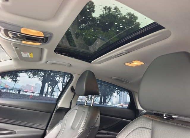 
								Hyundai Elantra (VII), 2022 full									
