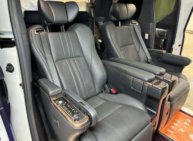 
								Toyota Vellfire (II), 2021 full									
