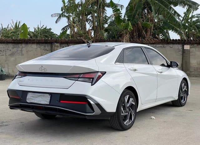 
								Hyundai Elantra (VII), 2024 full									