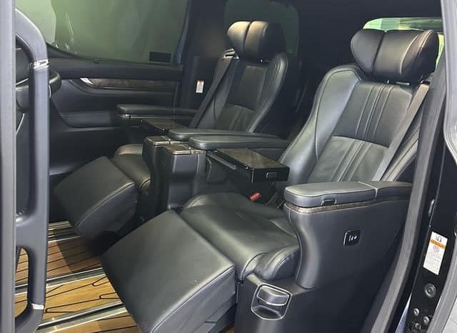 
								Toyota Vellfire, 2022 full									