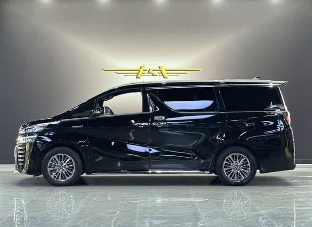 
								Toyota Vellfire, 2022 full									