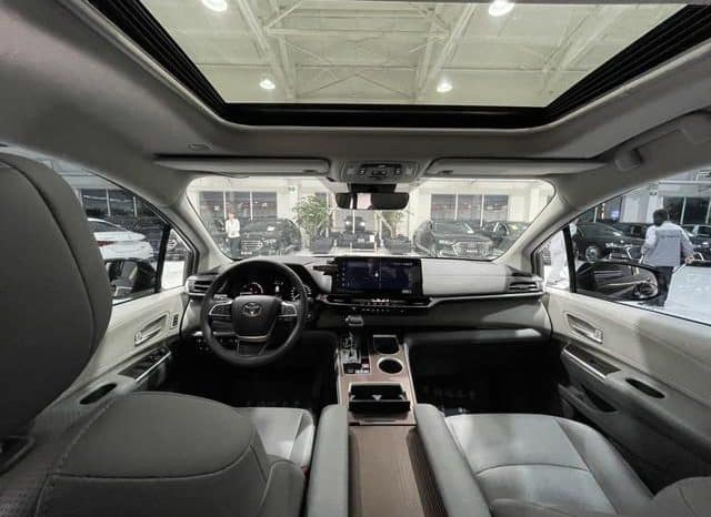 
								Toyota Granvia, 2024 full									