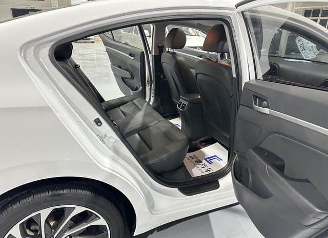 
								Hyundai Elantra (VI), 2020 full									