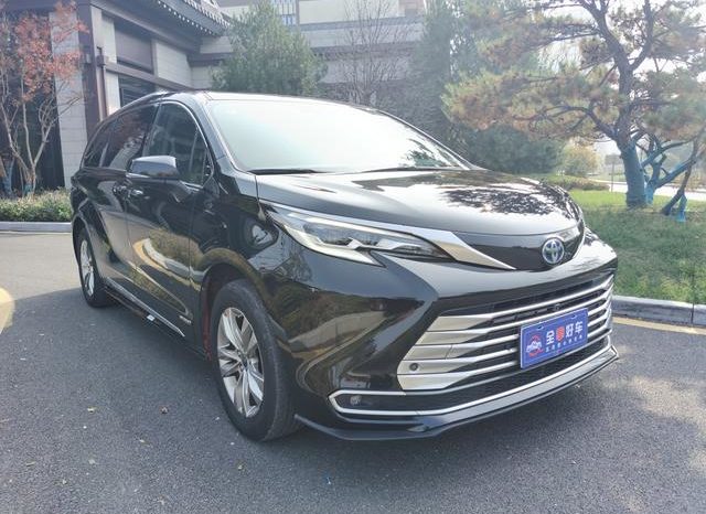 
								Toyota Sienna, 2022 full									