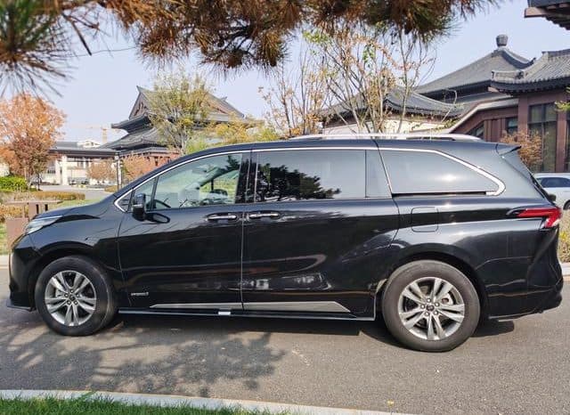 
								Toyota Sienna, 2022 full									