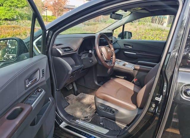 
								Toyota Sienna, 2022 full									