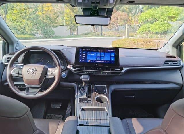 
								Toyota Sienna, 2022 full									