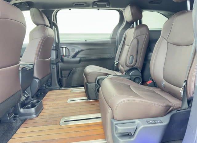 
								Toyota Sienna, 2022 full									