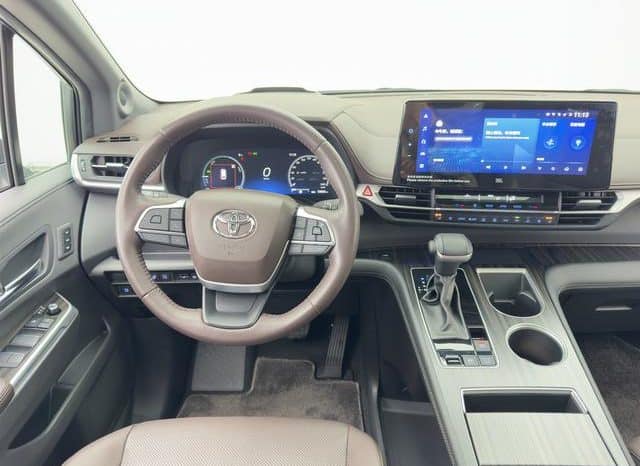 
								Toyota Sienna, 2022 full									