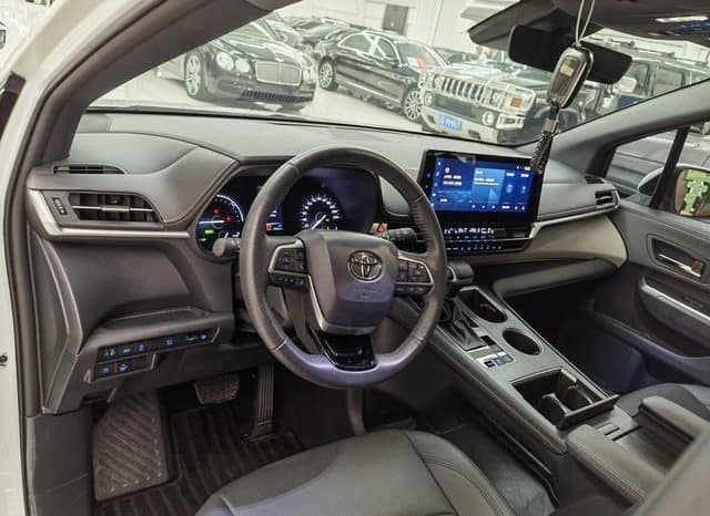 
								Toyota Granvia, 2023 full									