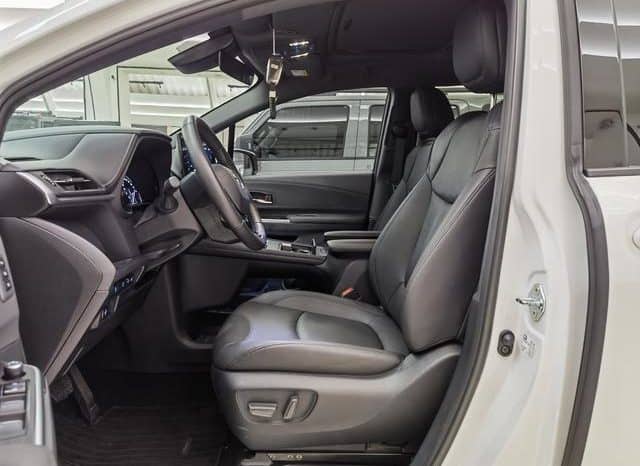 
								Toyota Granvia, 2023 full									