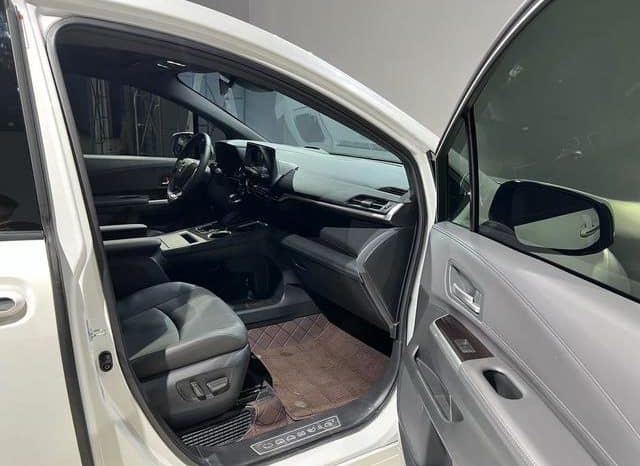 
								Toyota Granvia, 2024 full									