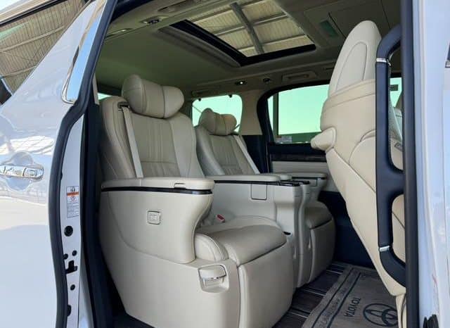 
								Toyota Vellfire, 2022 full									