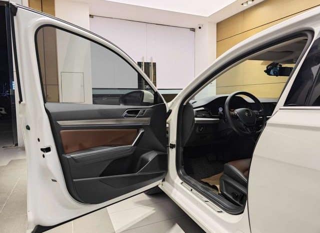 
								Volkswagen Golf 7 (Lavida), 2022 full									