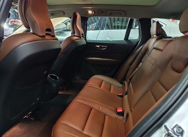 
								Volvo V60, 2020 full									