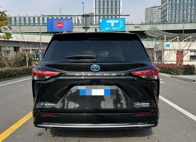 
								Toyota Sienna, 2022 full									