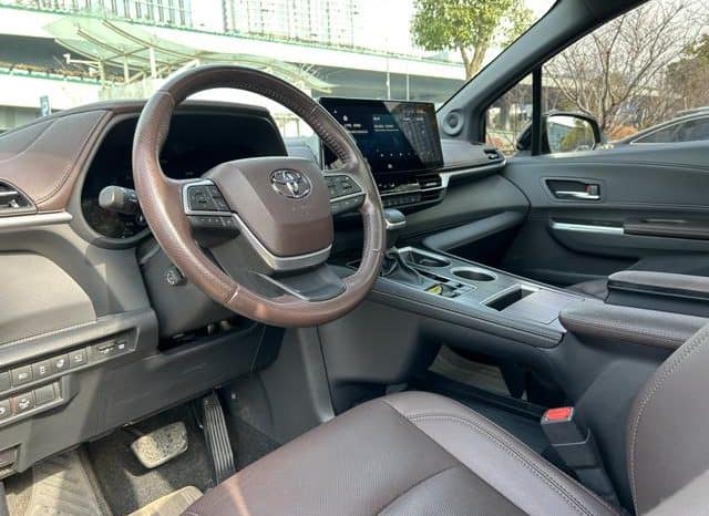 
								Toyota Sienna, 2022 full									