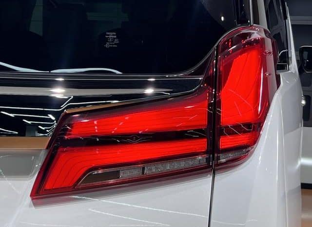 
								Toyota Vellfire (II), 2023 full									