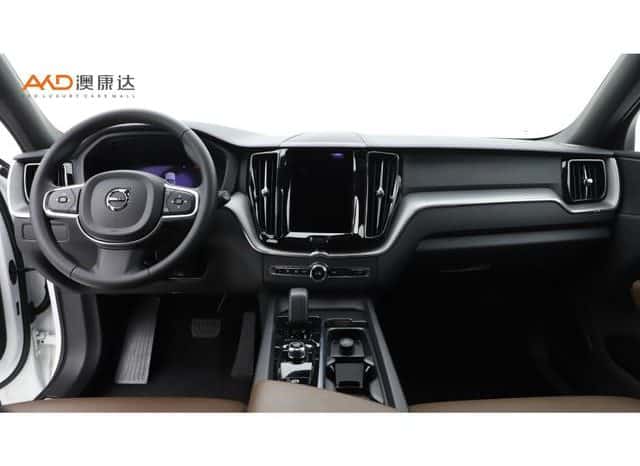 
								Volvo XC60, 2023 full									