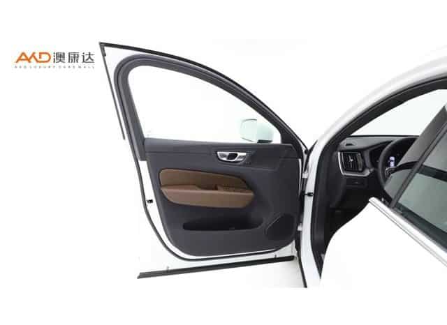 
								Volvo XC60, 2023 full									
