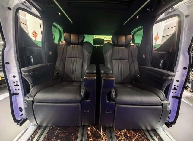 
								Toyota Vellfire (II), 2023 full									