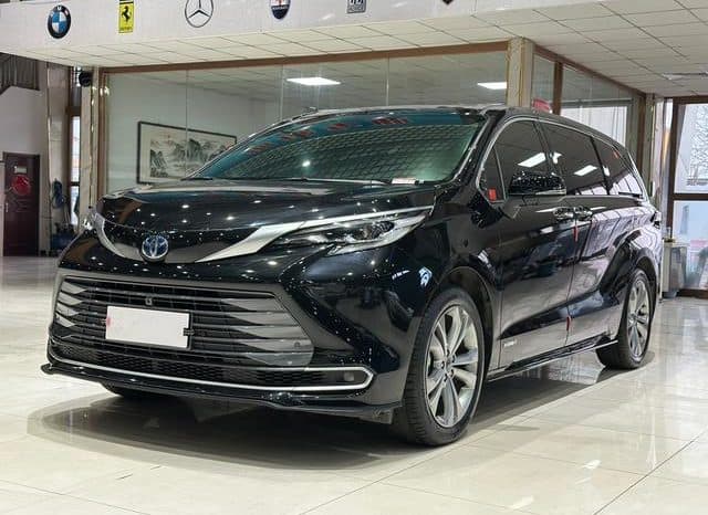 67b23eb2db194 Toyota Sienna, 2024