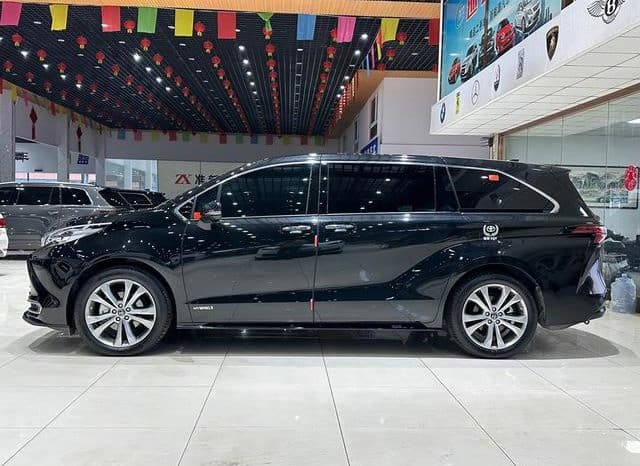 
								Toyota Sienna, 2024 full									