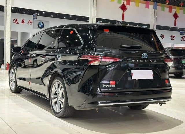 
								Toyota Sienna, 2024 full									