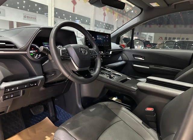 
								Toyota Sienna, 2024 full									