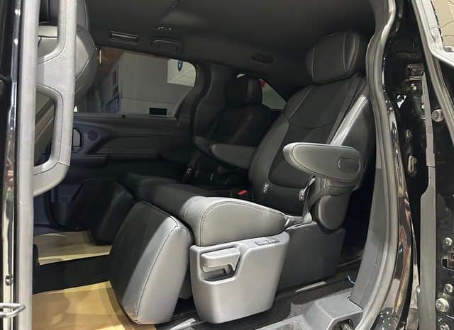 
								Toyota Sienna, 2024 full									