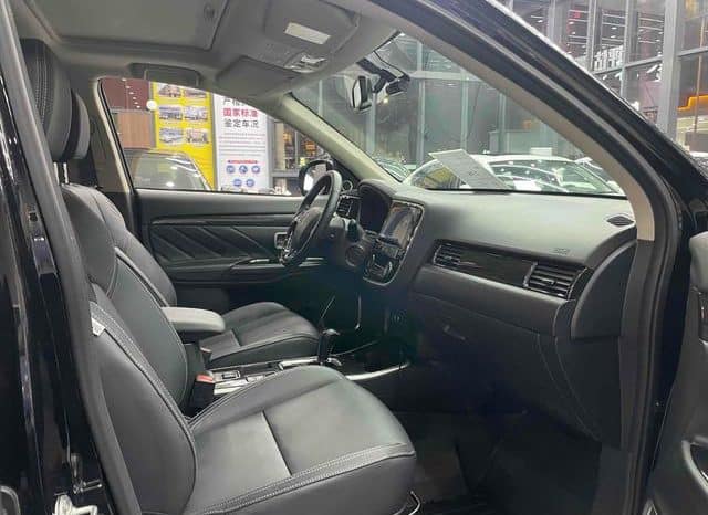 
								Mitsubishi Outlander II, 2020 full									