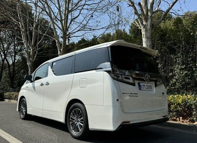 
								Toyota Vellfire, 2022 full									