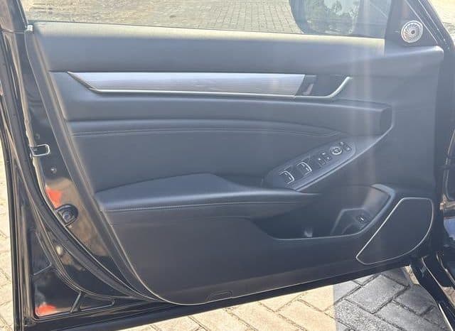 
								Honda Accord, 2020 full									