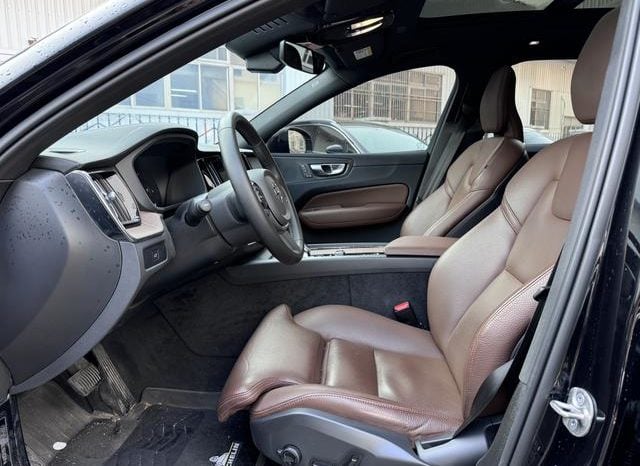
								Volvo XC60, 2022 full									