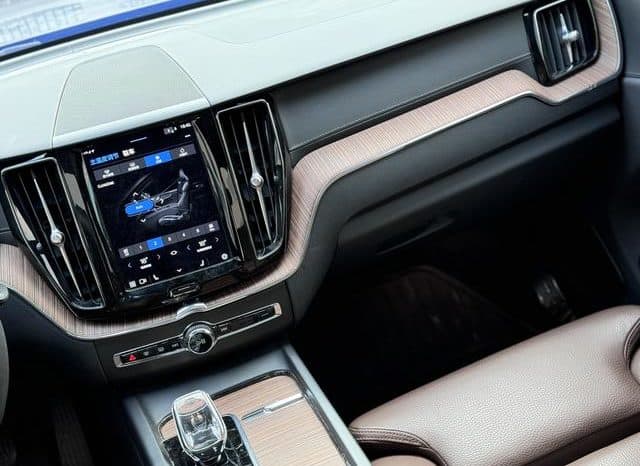 
								Volvo XC60, 2022 full									