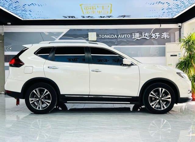 
								Nissan X-Trail (III), 2021 full									