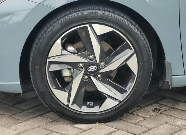 
								Hyundai Elantra (VII), 2021 full									