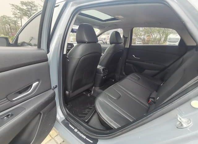
								Hyundai Elantra (VII), 2021 full									