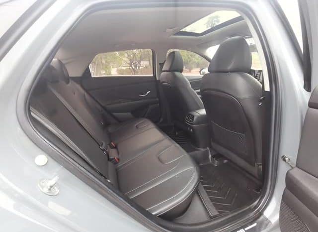 
								Hyundai Elantra (VII), 2021 full									