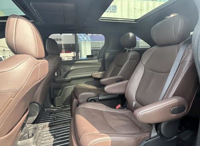 
								Toyota Sienna, 2022 full									