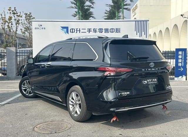 
								Toyota Sienna, 2022 full									