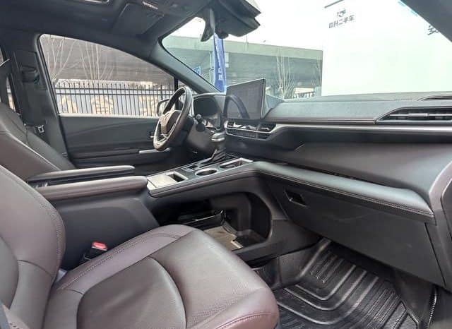 
								Toyota Sienna, 2022 full									