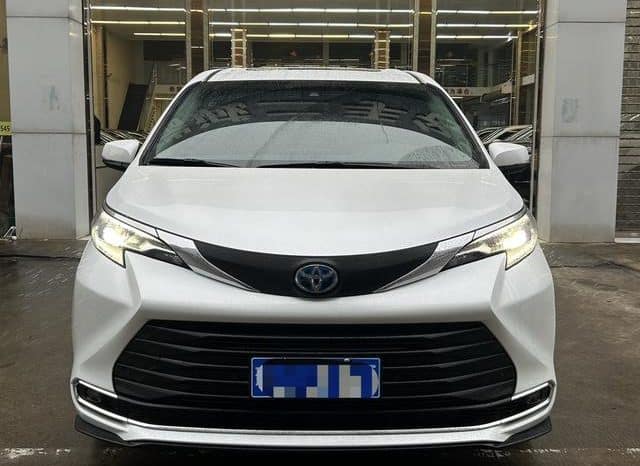 
								Toyota Sienna, 2023 full									