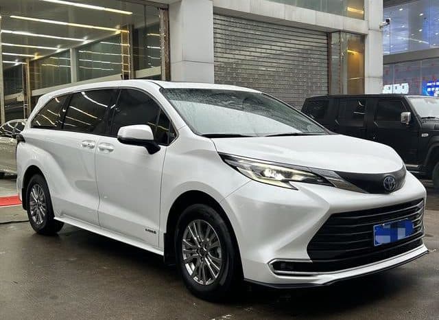 
								Toyota Sienna, 2023 full									